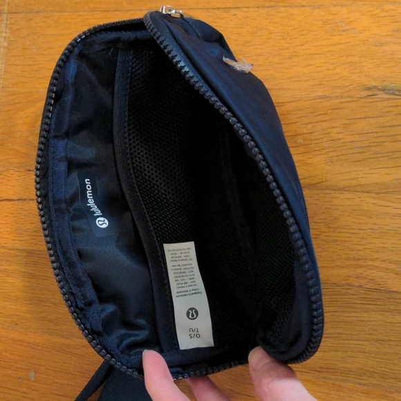 Lululemon NFL Denver Broncos Everywhere Belt Bag - Picture 8 of 9